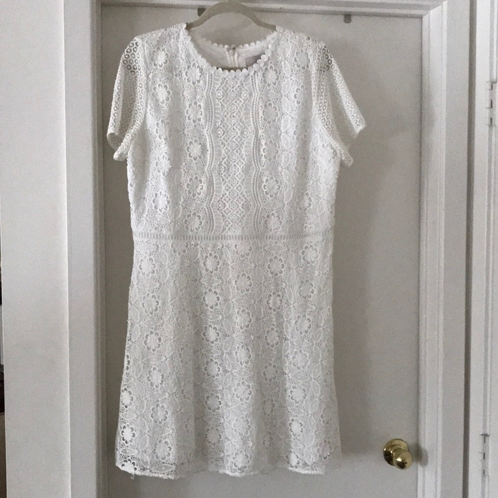 White lace loft dress